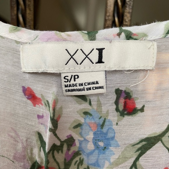 Forever 21 Floral and Lace Smock-Style Blouse - Picture 3 of 3